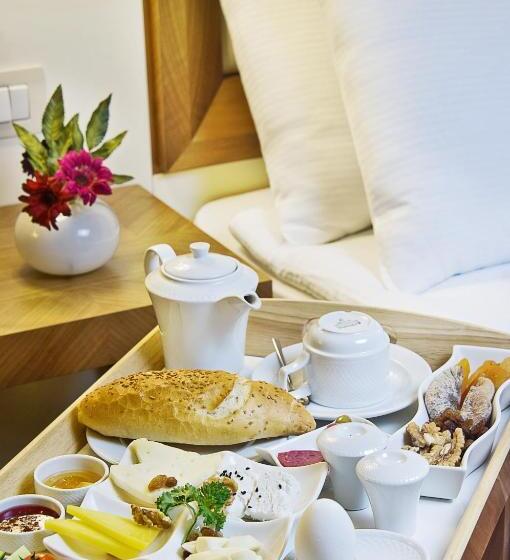 Tugcu Hotel Select