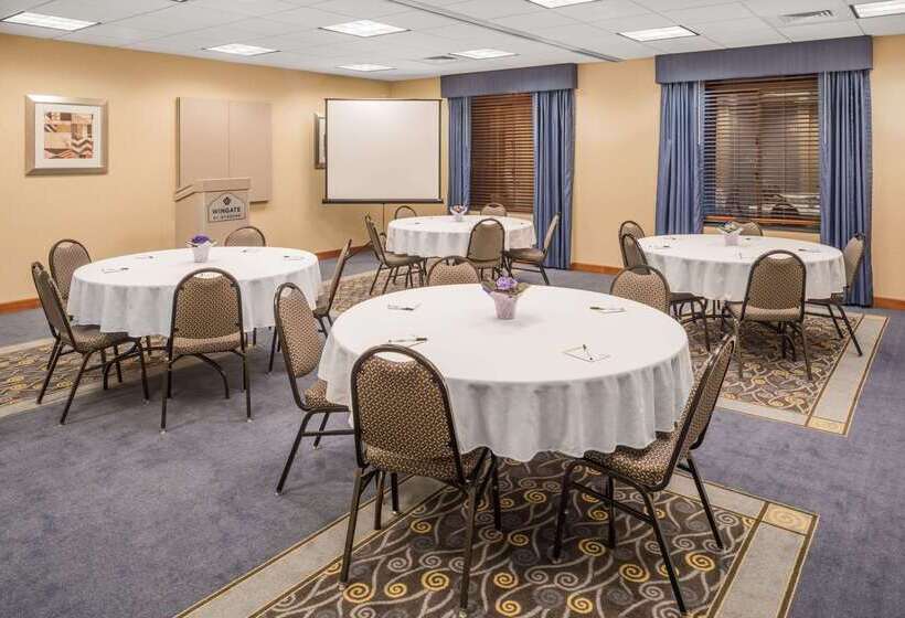 هتل Wingate By Wyndham Spokane Airport