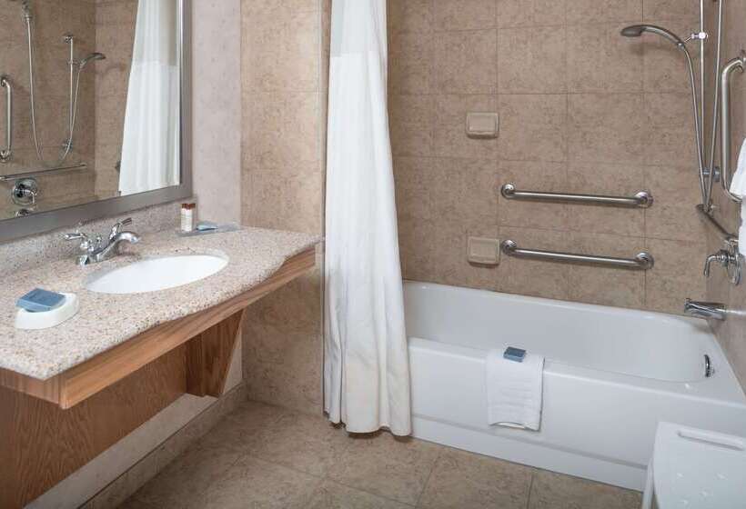 هتل Wingate By Wyndham Spokane Airport