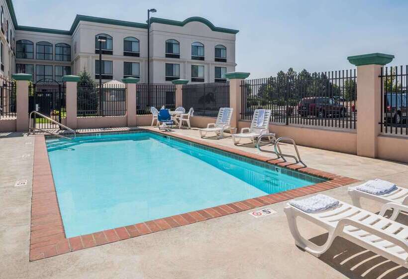 هتل Wingate By Wyndham Spokane Airport