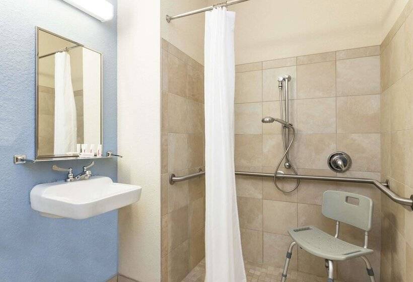 Microtel Inn & Suites By Wyndham Spring Hill/weeki Wachee