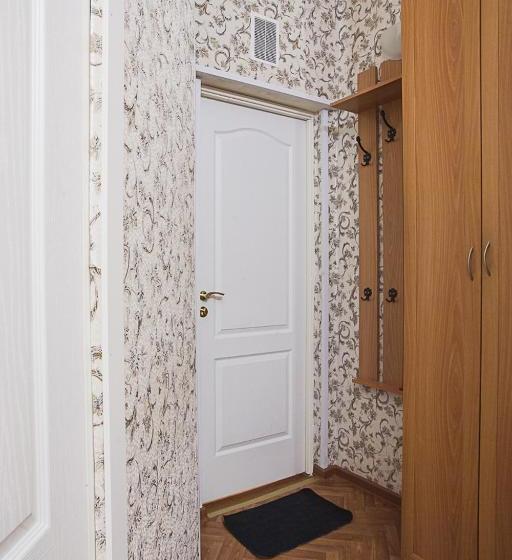تختخواب و صبحانه Old Flat Guest House On 1st Sovetskaya Hostel