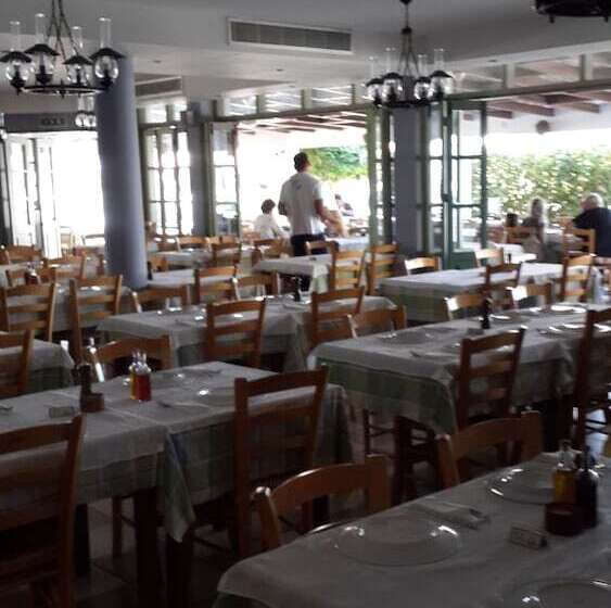 هتل Captain Karas Holidays Apartments