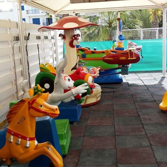 هتل Captain Karas Holidays Apartments
