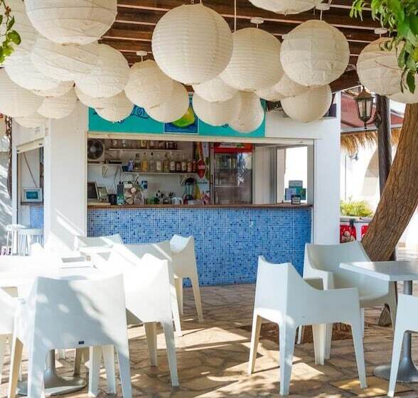 هتل Captain Karas Holidays Apartments