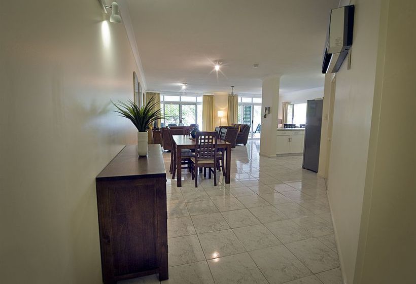 هتل Costa Royale Trinity Beach