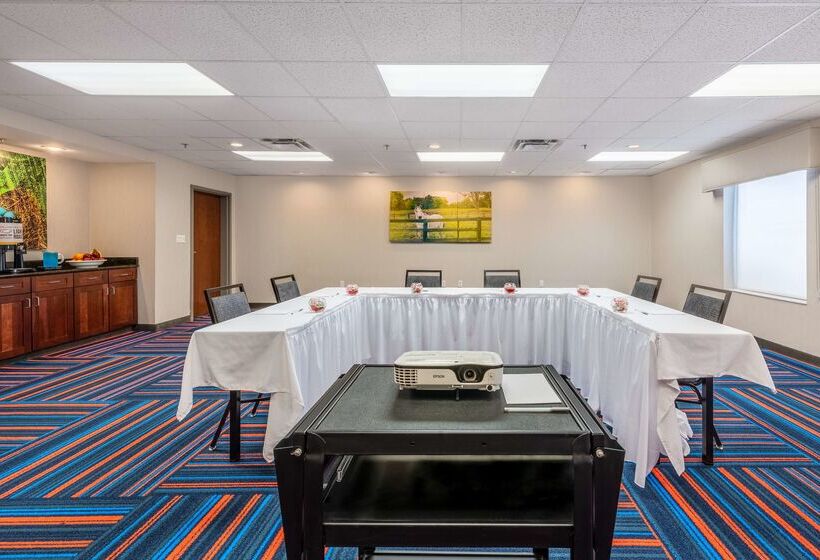 בית מלון כפרי Hampton Inn & Suites Hopkinsville