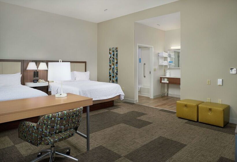 Отель Hampton Inn & Suites Rogers