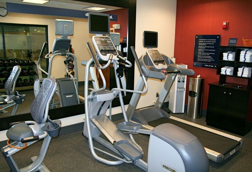 Отель Hampton Inn Raynhamtaunton