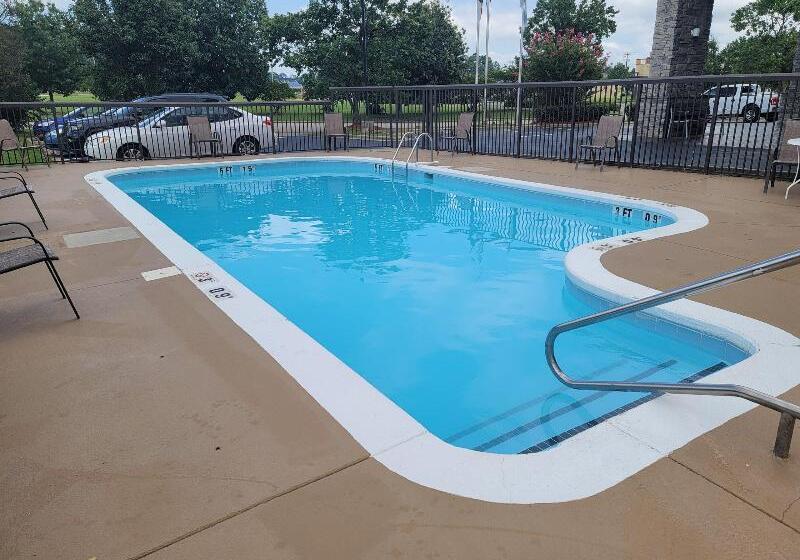 ホテル Holiday Inn Express & Suites Wilson Downtown, An Ihg