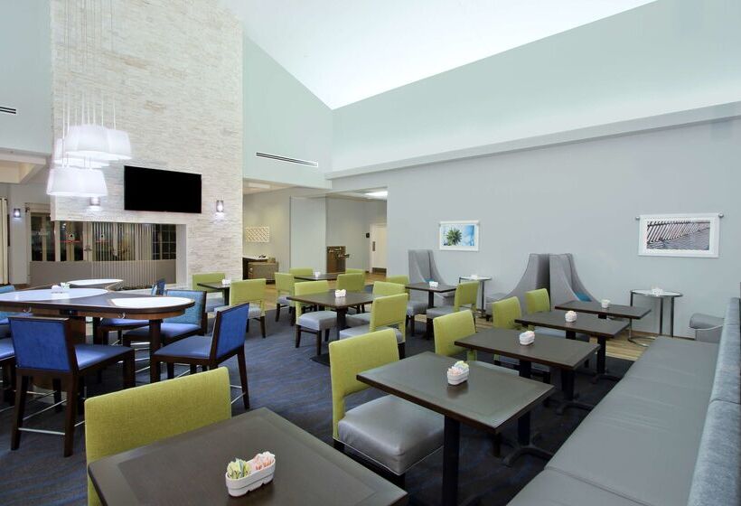 Отель Homewood Suites By Hilton Miami Airport West