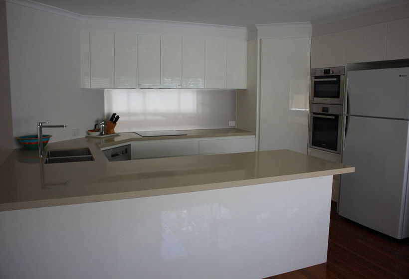 هتل Beaches Holiday Apartments   Official Onsite Reception & Check In