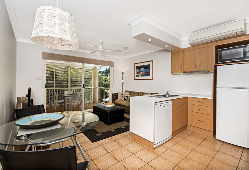 هتل Port Douglas Apartments   Adults Only Oasis