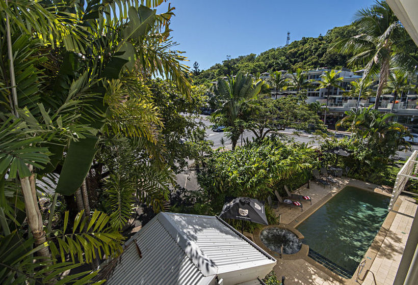 هتل Port Douglas Apartments   Adults Only Oasis