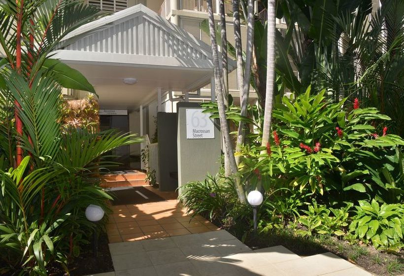 هتل Port Douglas Apartments   Adults Only Oasis