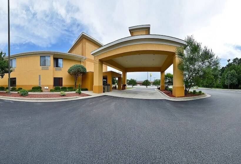 ホテル Quality Inn Warsaw I40