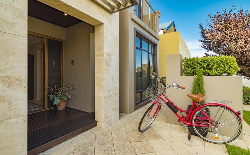 هتل The Beach House At Bayside