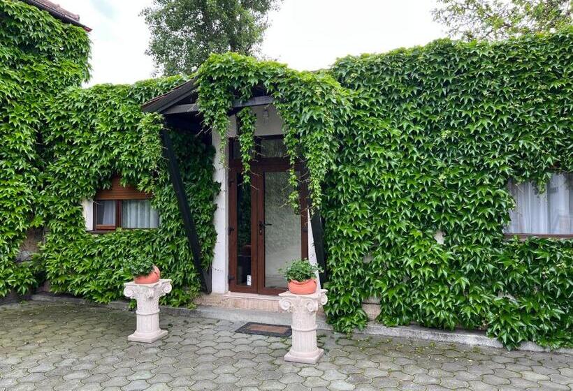 هتل Vila Toscana