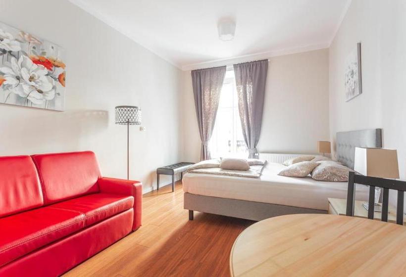 Babel Hostel, Dworzec Pkp, Rynek