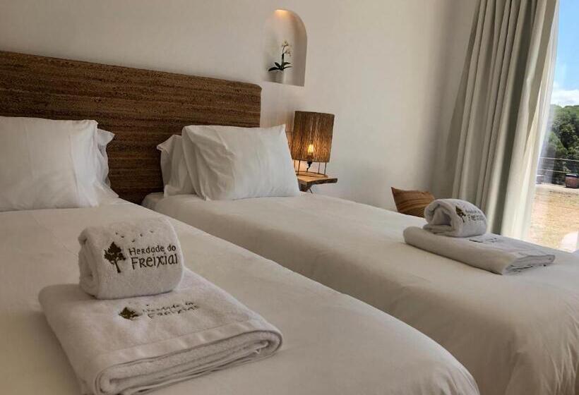 مسافرخانه Herdade Do Freixial   Turismo Rural