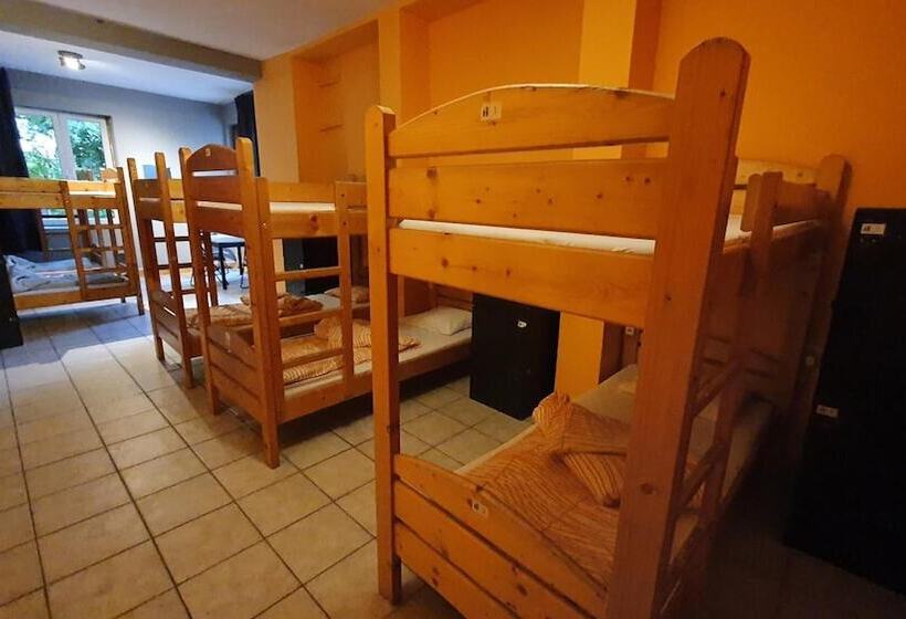 Hostel One Momotown