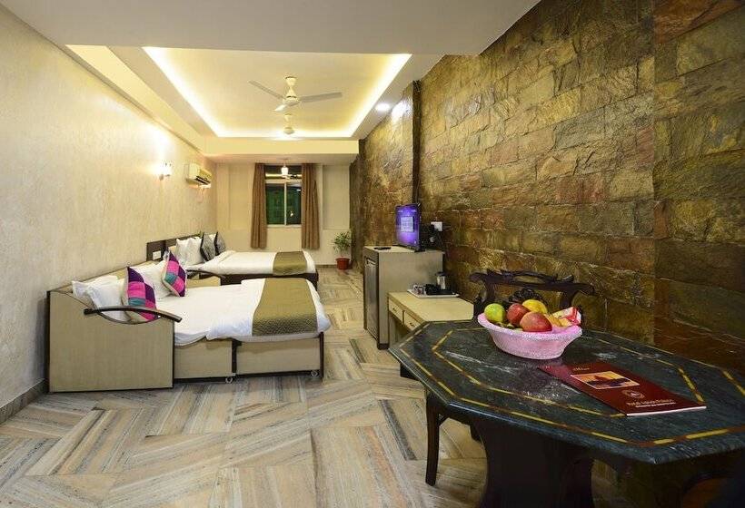 هتل Ashish Palace