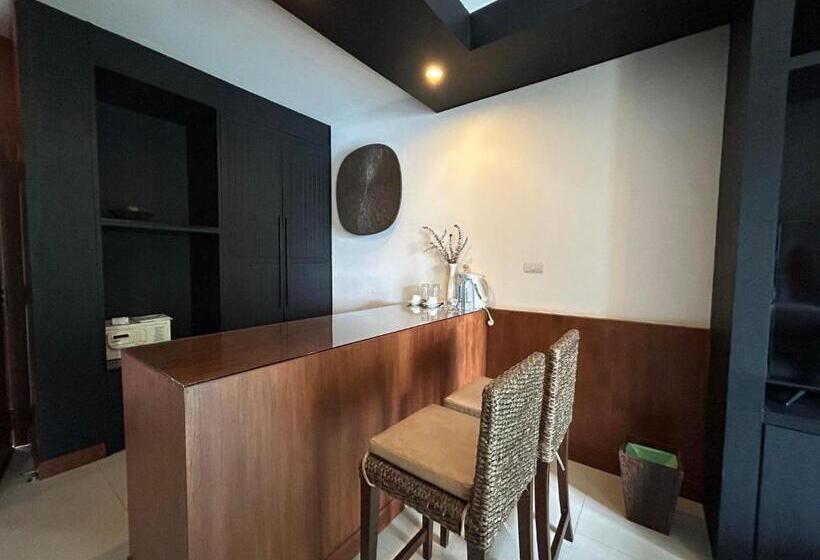 בית מלון כפרי Benyada Lodge   Surin Beach