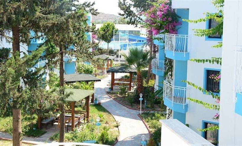 فندق Carina Resort