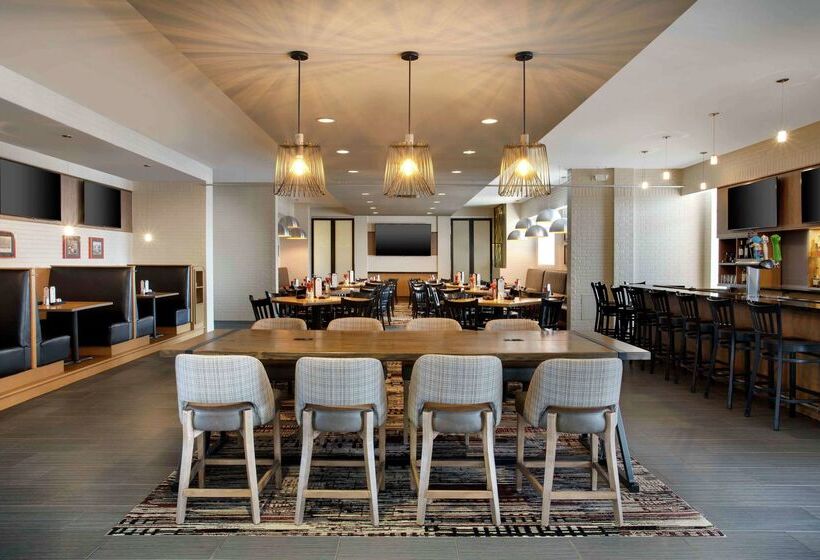 هتل Doubletree By Hilton Chicago Midway Airport