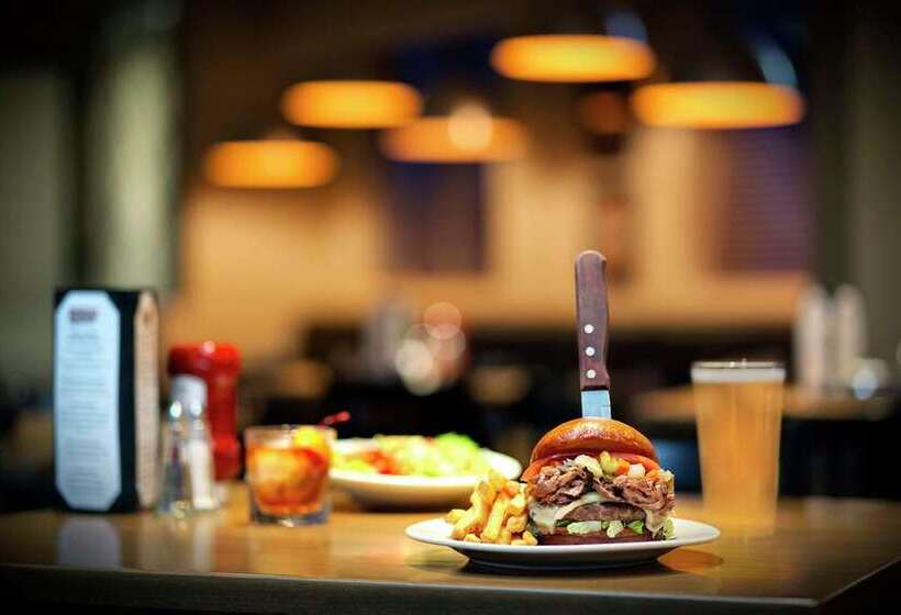 هتل Doubletree By Hilton Chicago Midway Airport