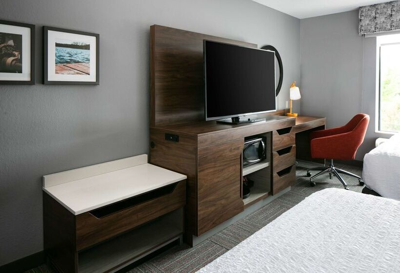 فندق Hampton Inn & Suites West Bend