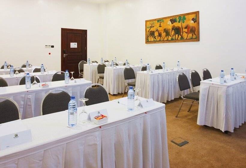هتل Holiday Inn Accra Airport By Ihg