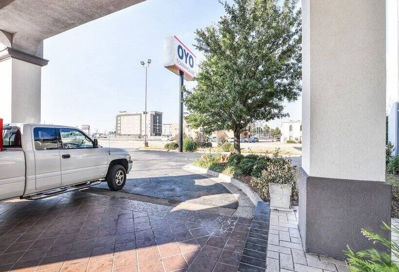 בית מלון כפרי Oyo Townhouse Oklahoma City Airport