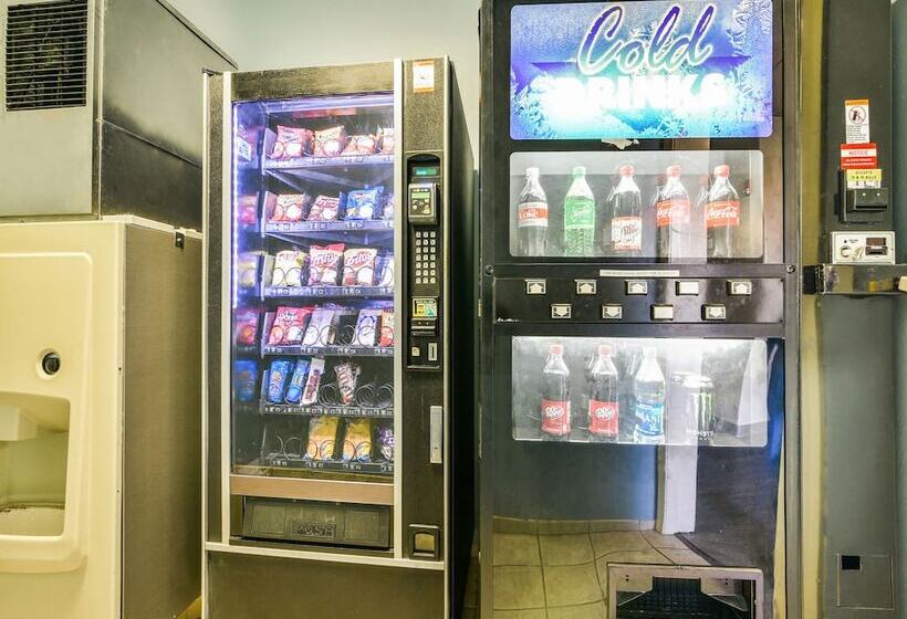 בית מלון כפרי Oyo Townhouse Oklahoma City Airport