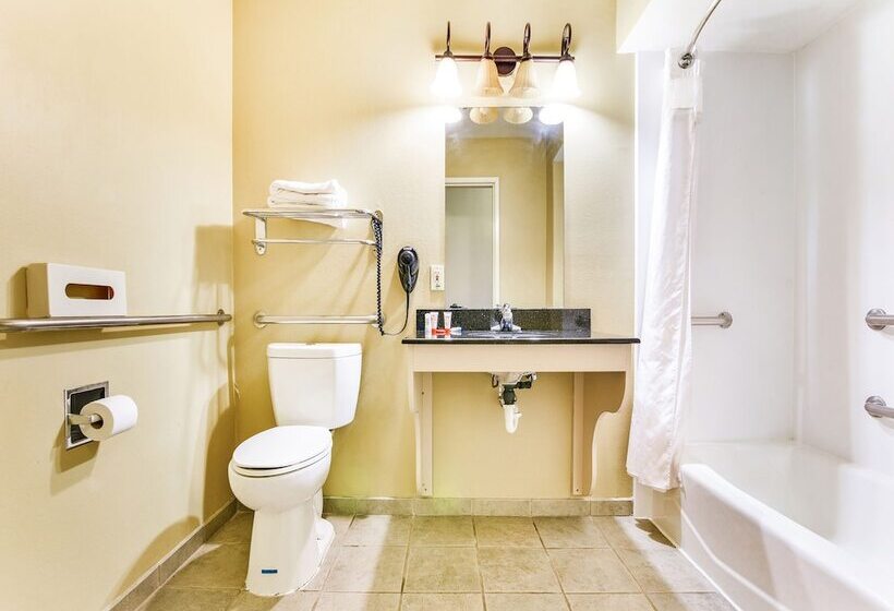 בית מלון כפרי Oyo Townhouse Oklahoma City Airport