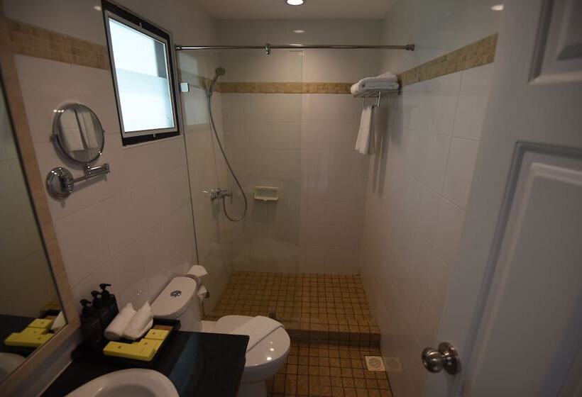 هتل Pp Charlie Beach Resort  Sha Plus