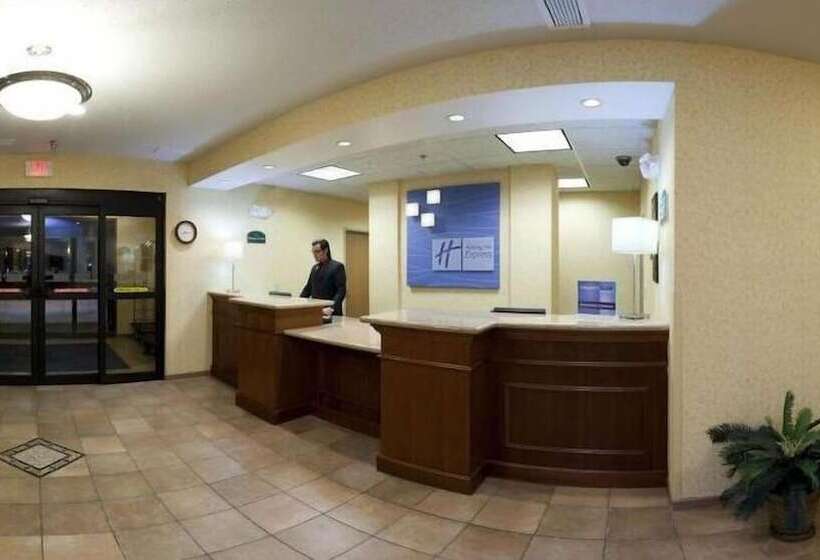 Holiday Inn Express Hotel And Suites Valparaiso, An Ihg