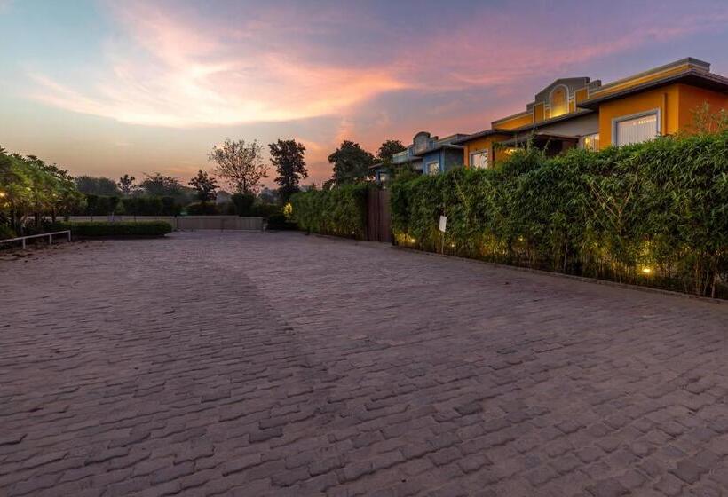 هتل Aravali Resorts