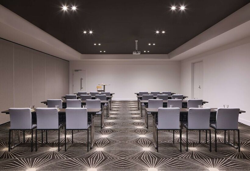 فندق Atura Dandenong