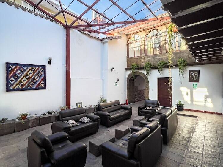 هتل Cusco Plaza Saphi