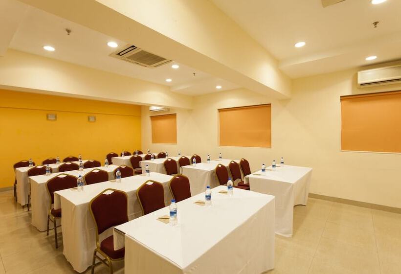 هتل Ginger Ahmedabad Vastrapur