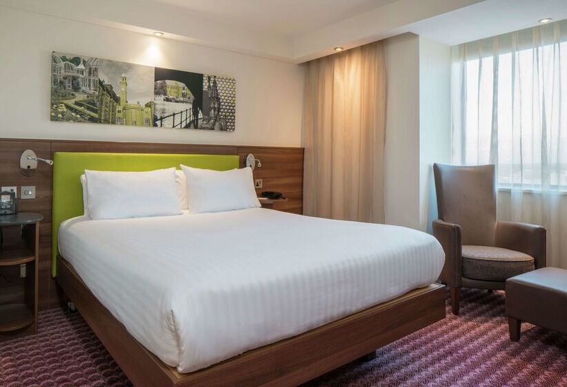 호텔 Hampton Inn Birmingham Broad Street