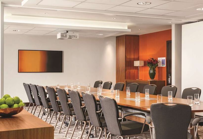 هتل Hilton London Wembley