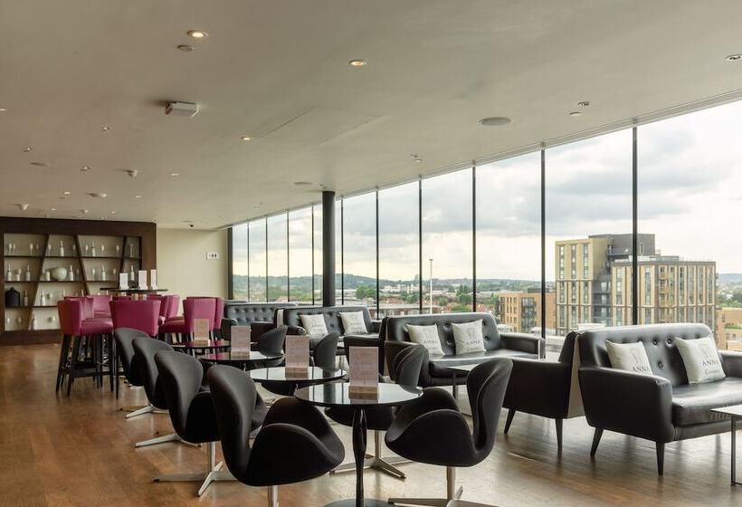 هتل Hilton London Wembley