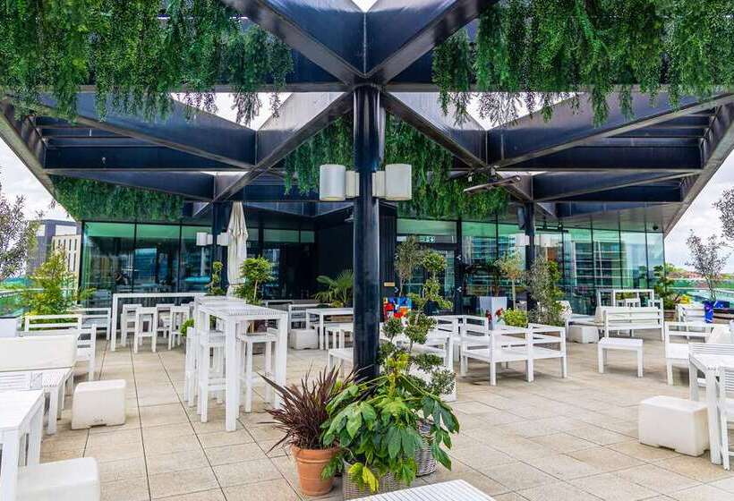 هتل Hilton London Wembley