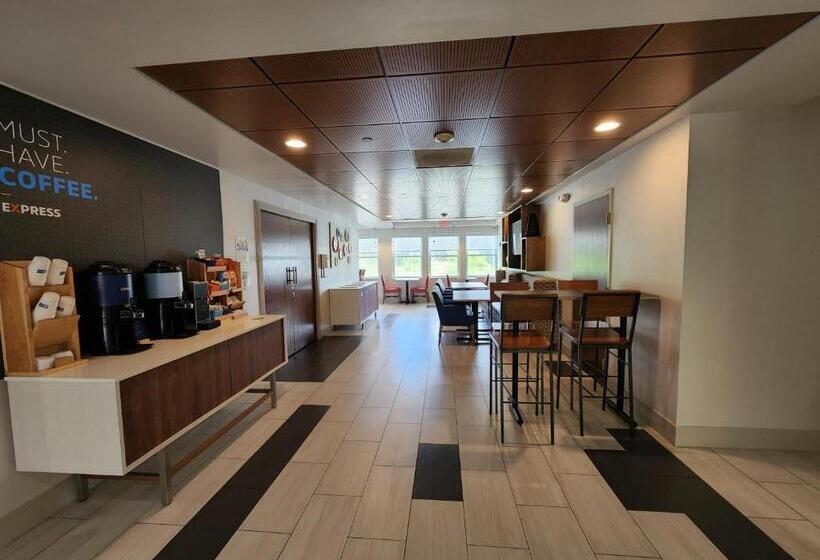 Holiday Inn Express Hotel & Suites Rochester, An Ihg