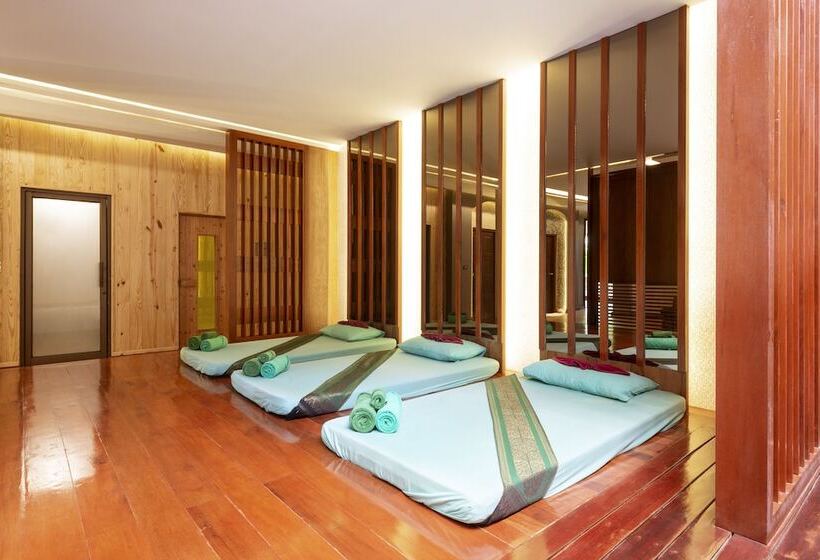 هتل Khaolak Bayfront Resort