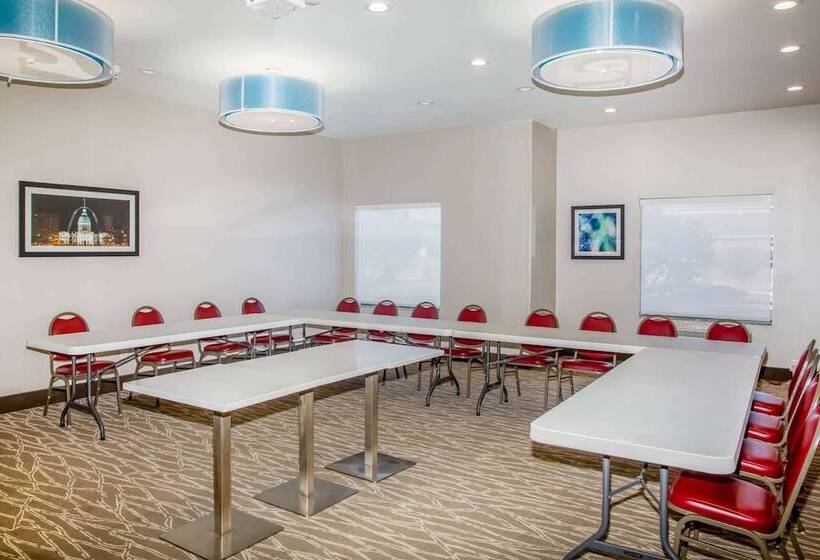 酒店 La Quinta Inn & Suits By Wyndham Pontoon Beach Il