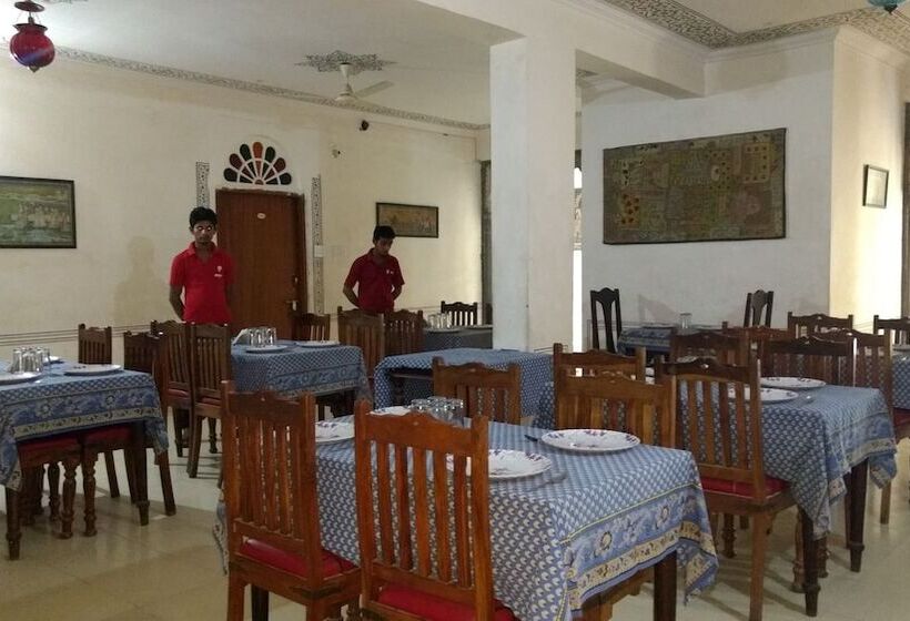 هتل Raghuraj Palace