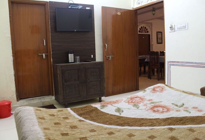 هتل Raghuraj Palace